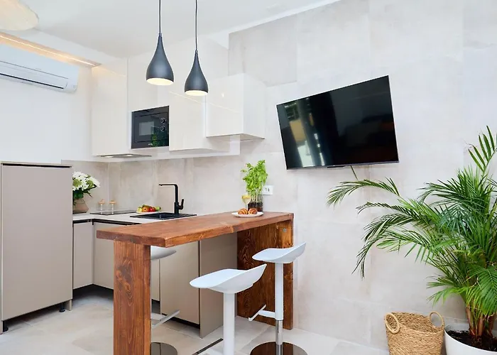 Hedera Estate, Hedera A41 *