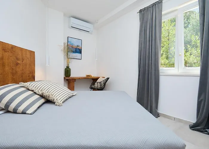 Hedera Estate, Hedera A41