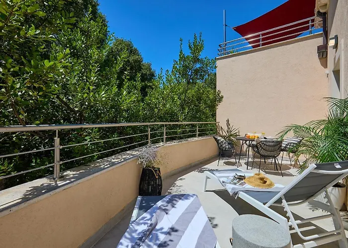 Hedera Estate, Hedera A41 *